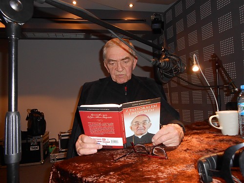 Biskupi bestseller ”Z pastorałem i humorem” na płycie CD w interpretacji Jerzego Treli