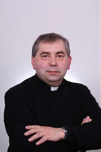 Ks. Artur Sobótka, tłumacz książki ”Siła słabych. Słabość silnych” gościem stoiska Wydawnictwa PETRUS