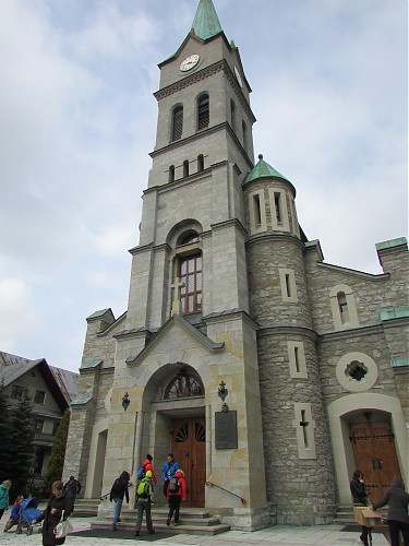 Parafia Najświętszej Rodziny w Zakopanem i kiermasz książek PETRUSa