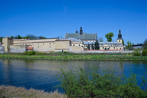 Wydawnictwo PETRUS w gronie wydawnictw, publikujących recenzowane monografie naukowe