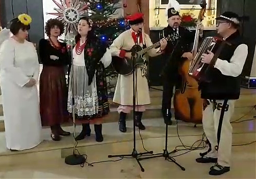 Kolędowanie zespołu ”Sine Nomine” w kościele w Wieliczce - Krzyszkowicach