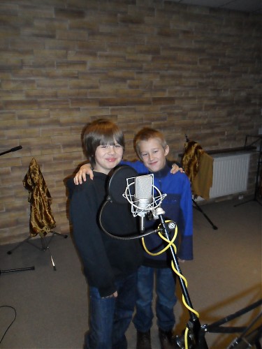 Nagranie kolęd w wykonaniu Kacpra Piotrowskiego (10 lat) i Pawła Konopki (10 lat)